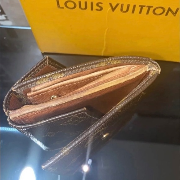 Authentic Louis Vuitton Monogram Elise Wallet - Picture 7 of 12
